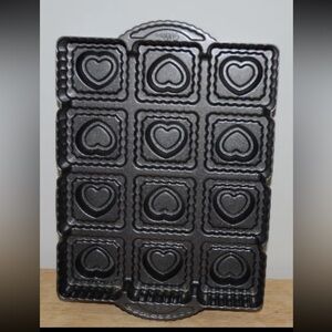 Wilton Cast Aluminum Heart Cakelet Bake Pan 12"x9"x2"-Pre-owned